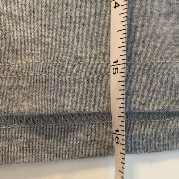 𝅺brandy Melville gray crop top V cut out at neckline short sleeves - Picture 13 of 13